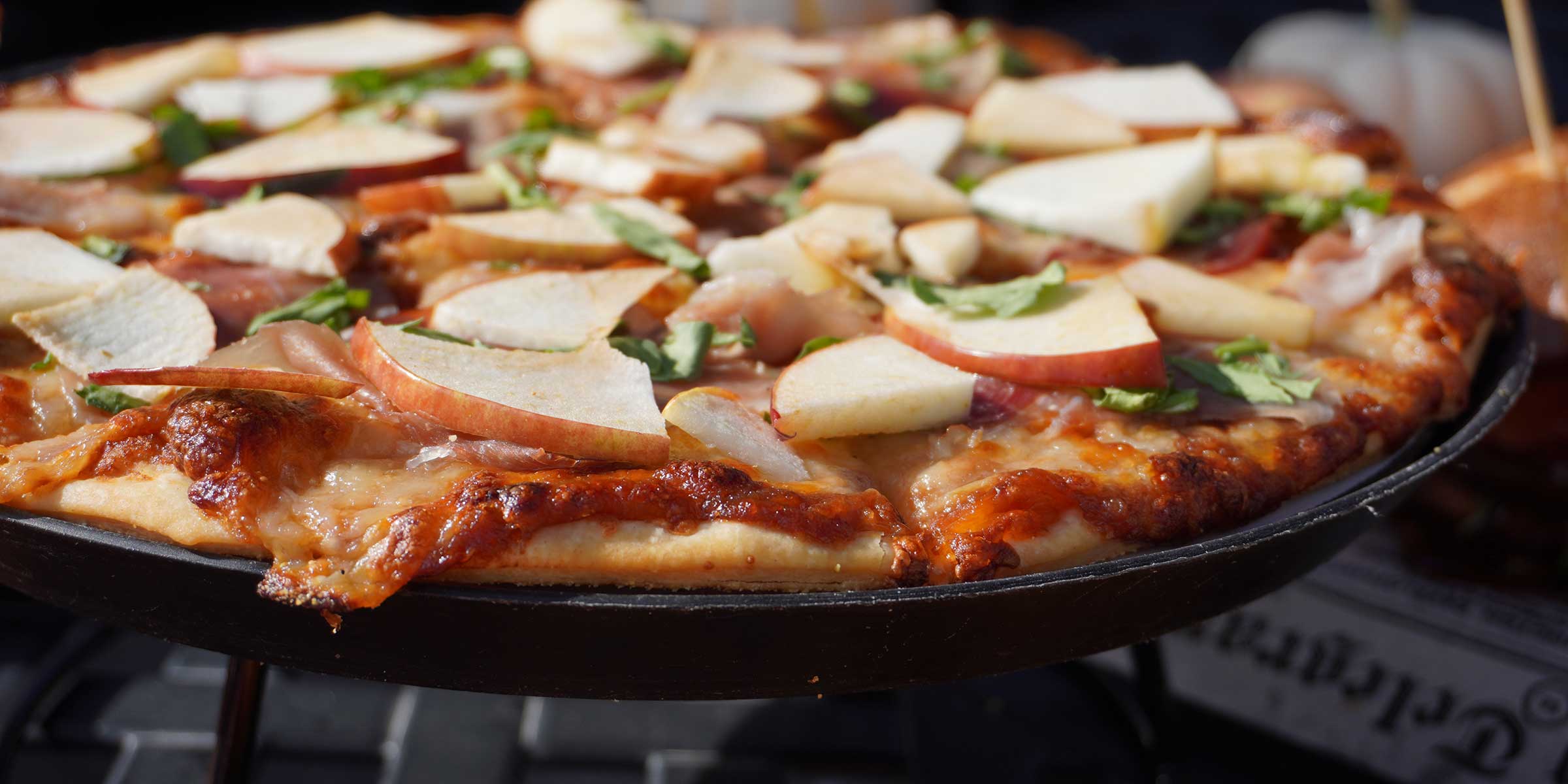 Apple Prosciutto Pizza - desktop version